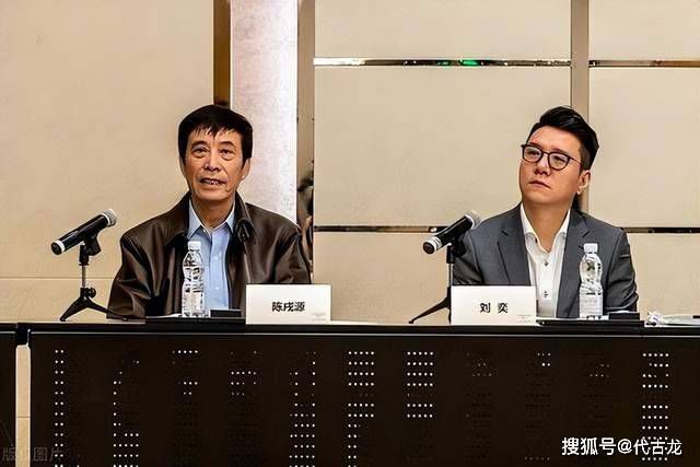 女人与狗配